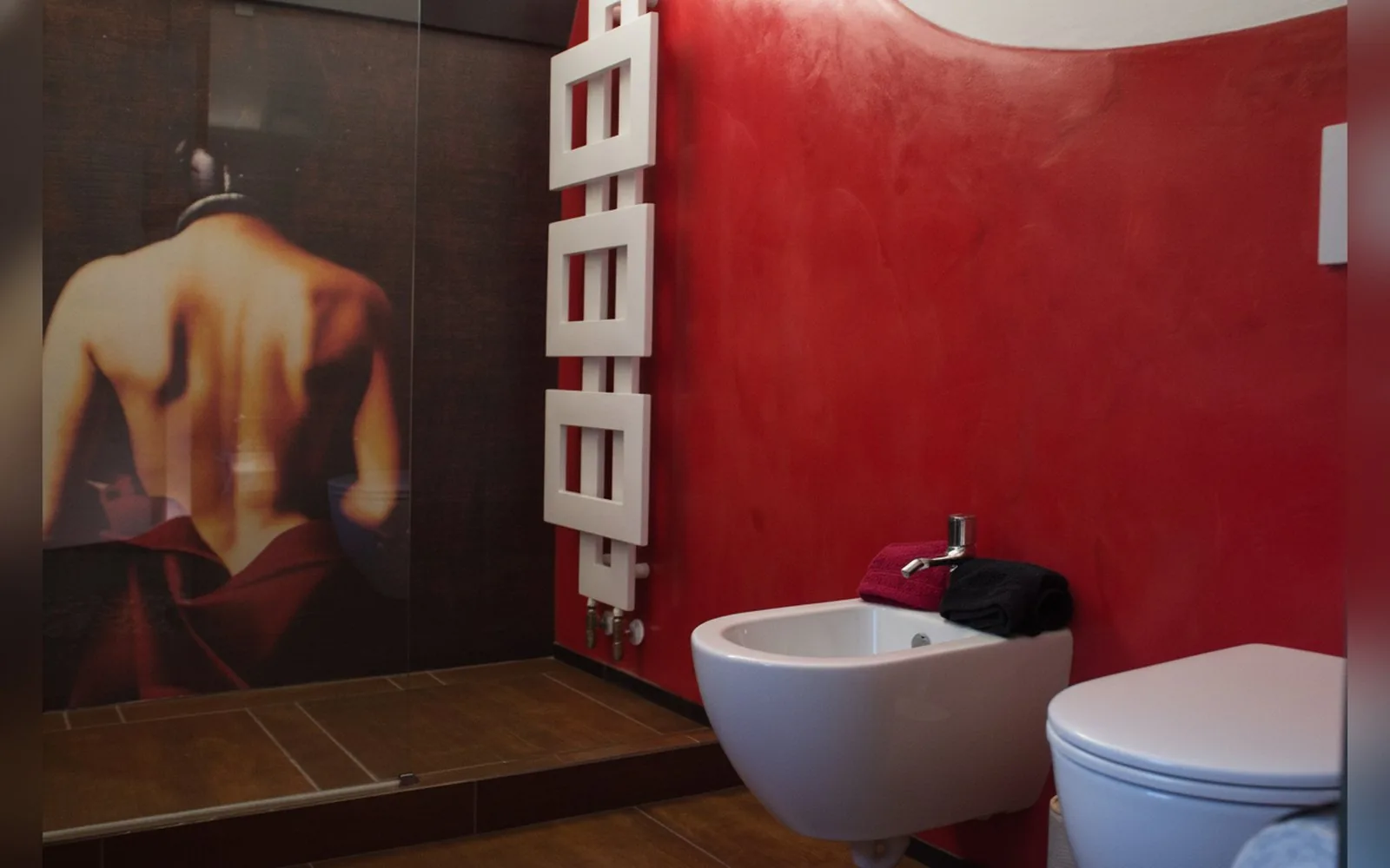 Bagno della camera KARTICA &mdash; dettaglio della parete